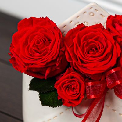 Forever Love in White Vase (Preserved Roses)